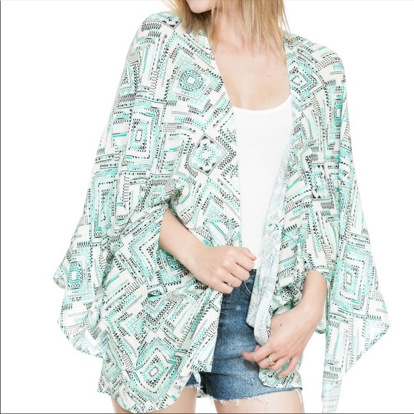 En Créme Mint Green Kimono Style Top - Picture 7 of 11